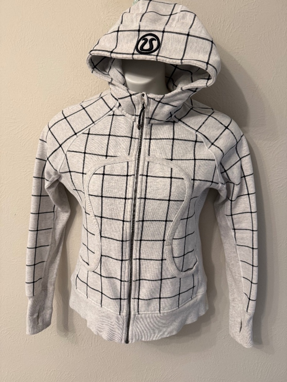 Lululemon size 10 Scuba Hoodie II RARE Estate Sales Grid black/white excellent